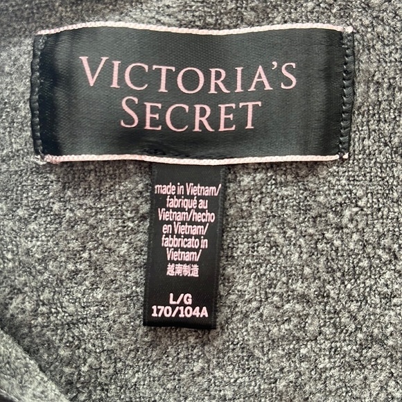 Victoria’s Secret Grey cropped sweatshirt top, 1/2 zip front, animal print Large - Picture 4 of 11